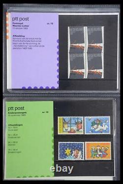 Collection de timbres Lot 35187 Pays-Bas PTT enveloppes de présentation 1982-2019