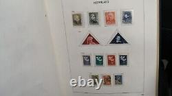 Pays-Bas dans l'ancien album charnière Davo sans charnière inclut plusieurs timbres de meilleure qualité
