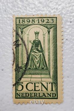 Timbre-poste néerlandais de 5 centimes avec la Reine d'Europe sur le trône